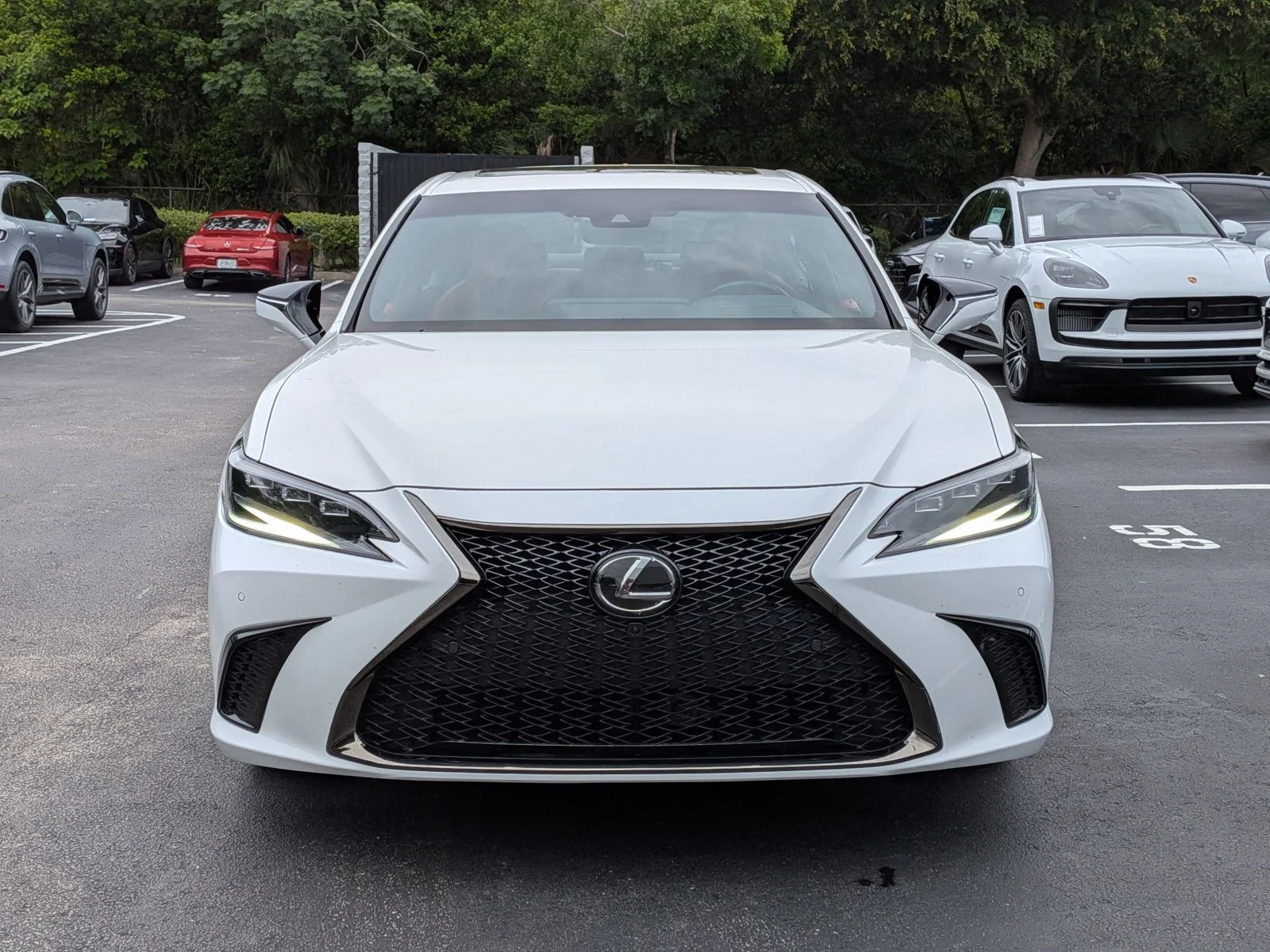 Used 2024 Ultra White Lexus ES 300h F SPORT Handling image 5