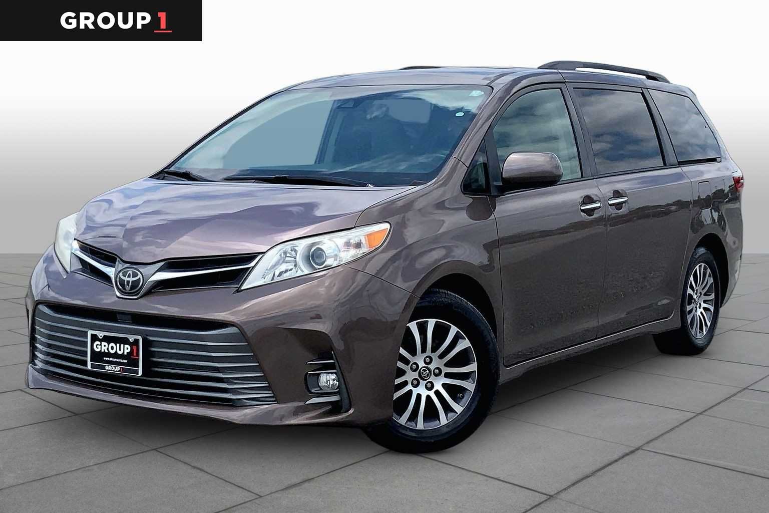 2019 Toyota Sienna XLE V6 8-Passenger's photo