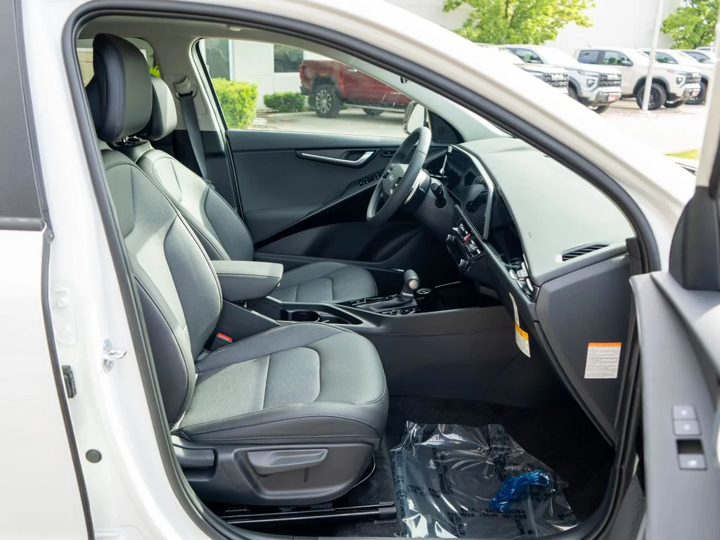 New 2026 Snow White Pearl Kia SX image 10