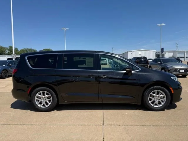 Used 2023 Black Chrysler Touring L image 2