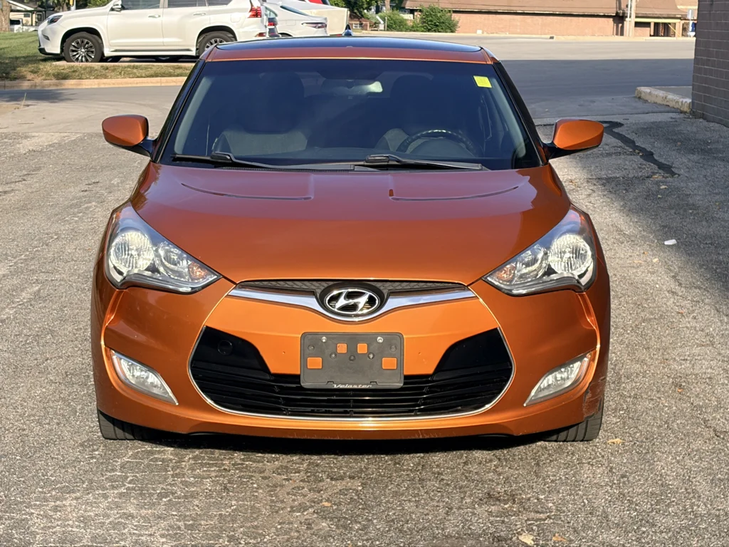 Used 2013 26.2 Yellow Hyundai w/Black Int image 8