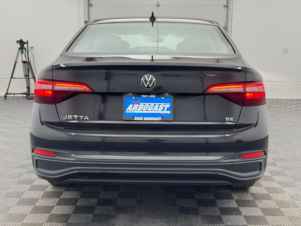 Used 2024 Deep Black Pearl Volkswagen 1.5T SE image 8