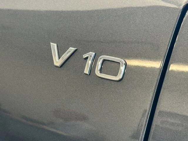 Used 2017 Daytona Gray Pearl Effect Audi V10 image 30