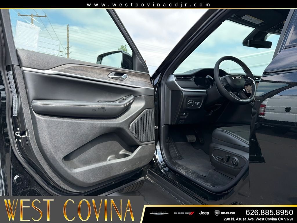 New 2026 Diamond Black Crystal Pearl-Coat Exterior Paint Jeep Altitude image 10
