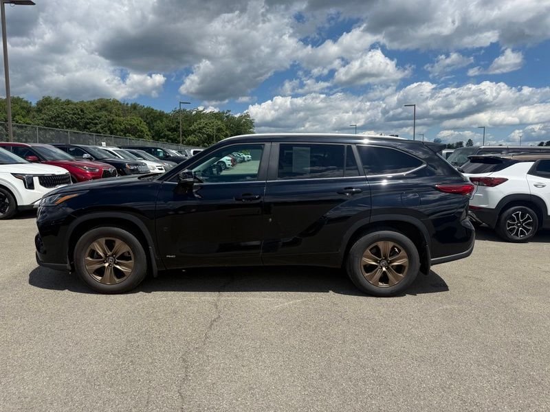 Used 2023 Black Toyota Bronze Edition image 9