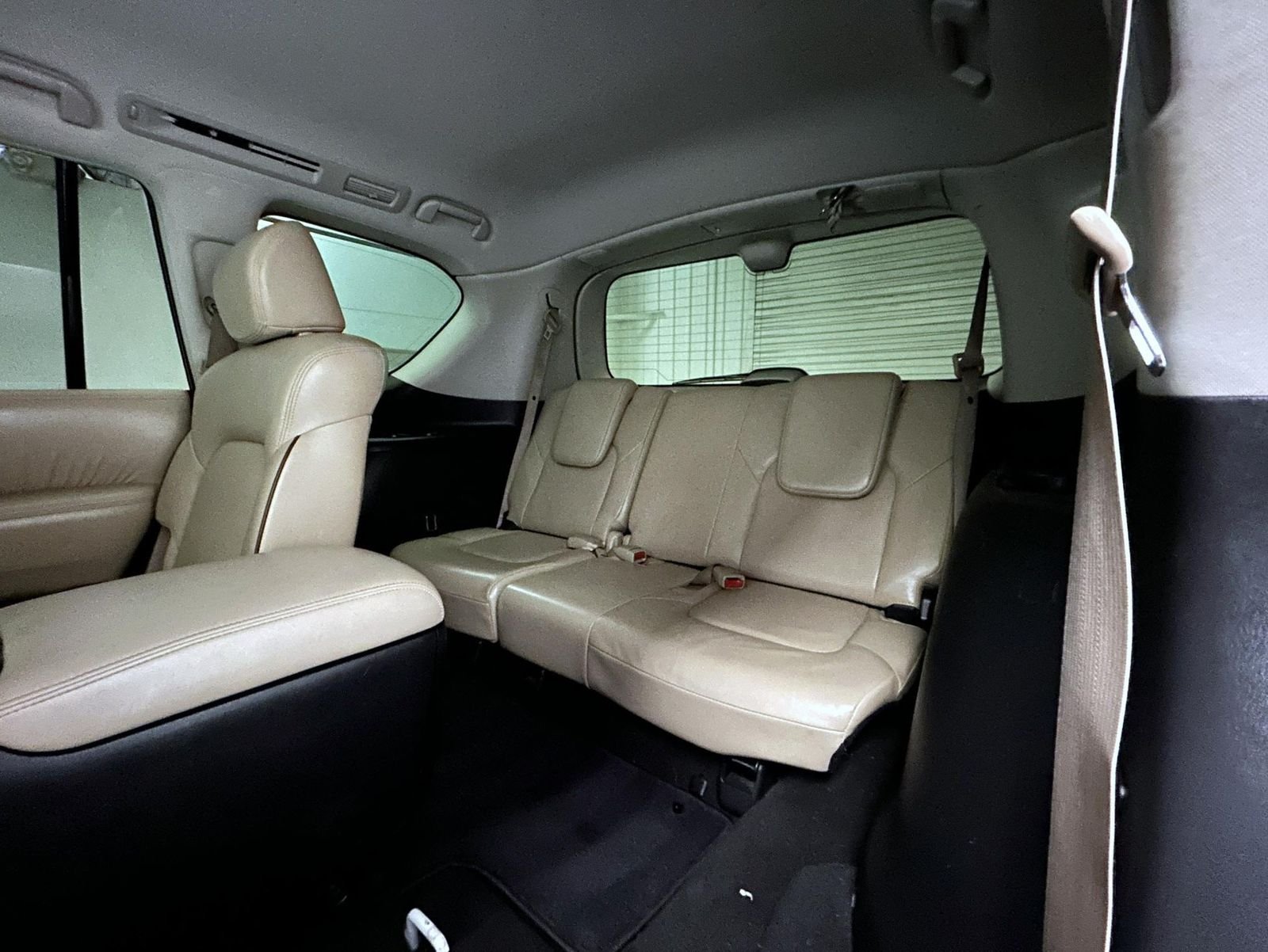Used 2018 Pearl White Nissan Platinum image 19