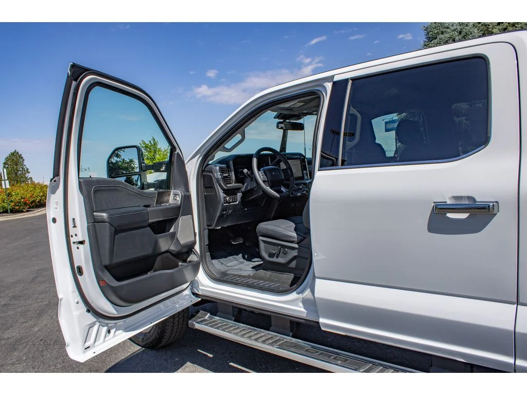 New 2026 OXFORD WHITE Ford LARIAT image 28