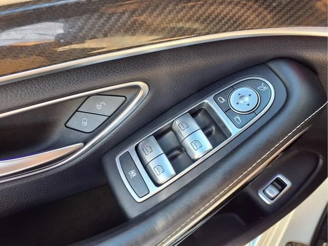Used 2019 White Mercedes-Benz 4MATIC® image 17