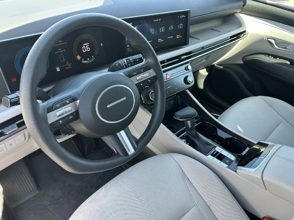 Used 2025 White Pearl Hyundai SEL image 21