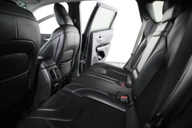 Used 2019 Black Jeep Latitude Plus image 21