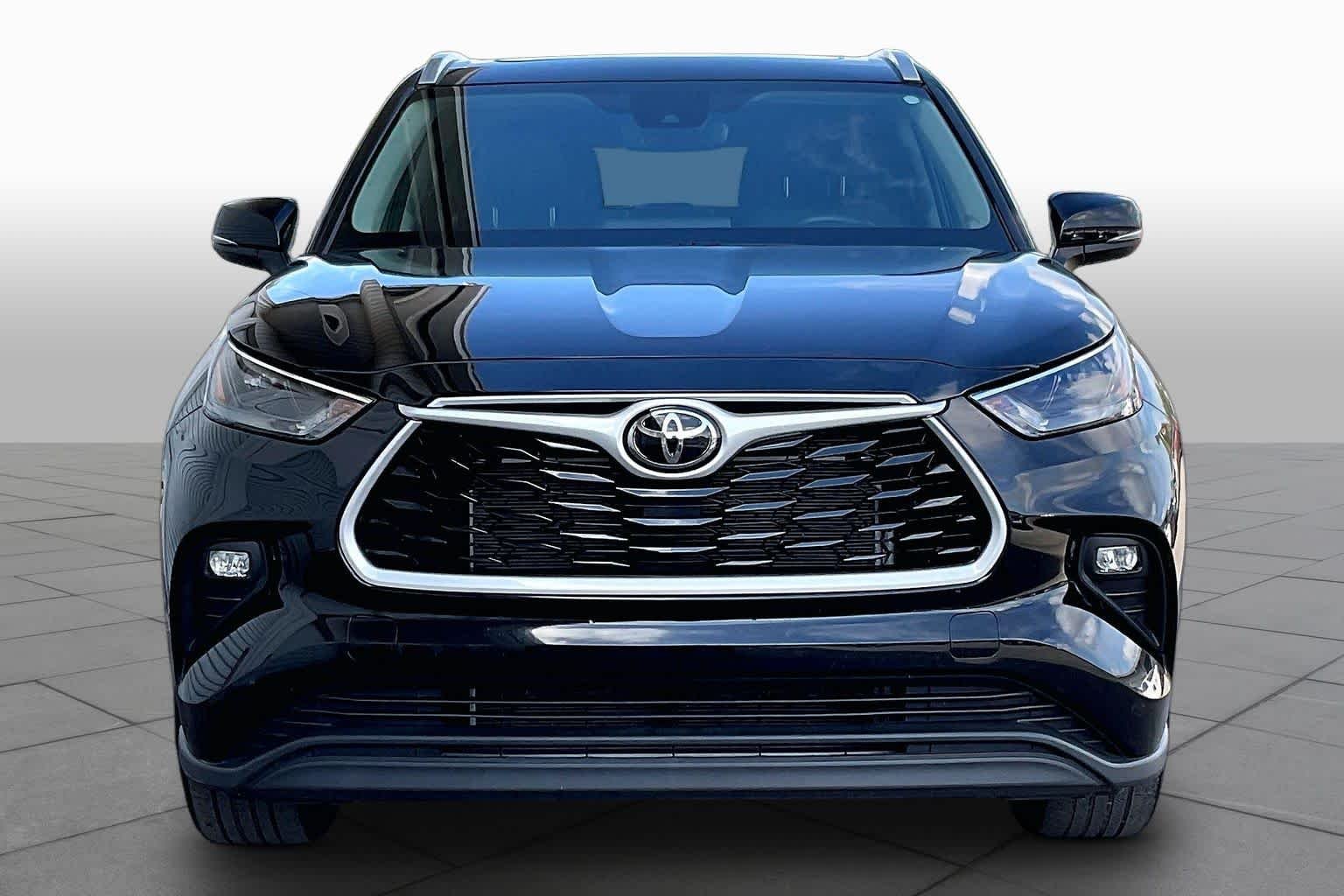 Used 2026 Midnight Black Metallic Toyota XLE image 4