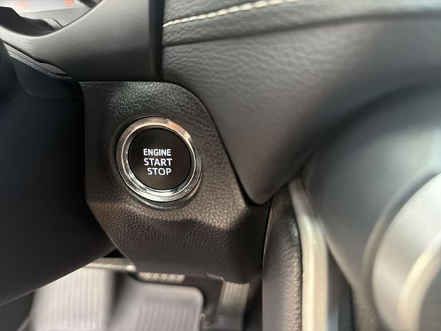 2025 Toyota RAV4 XLE - Photo 15