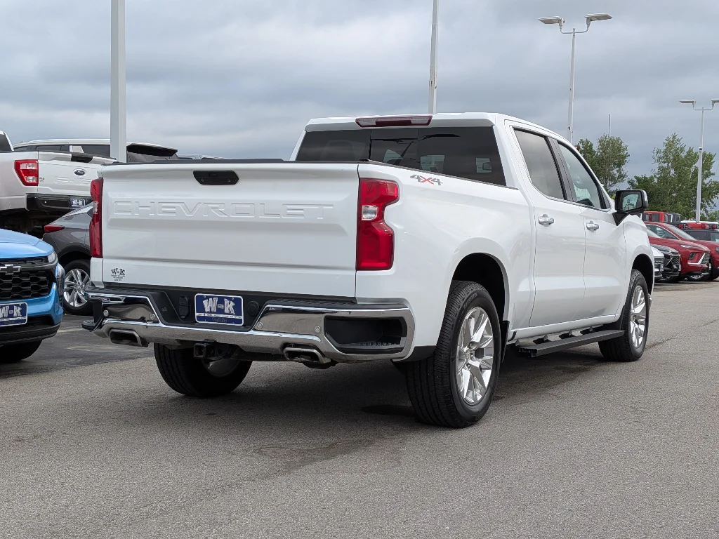 Used 2022 Summit White Chevrolet LTZ image 3