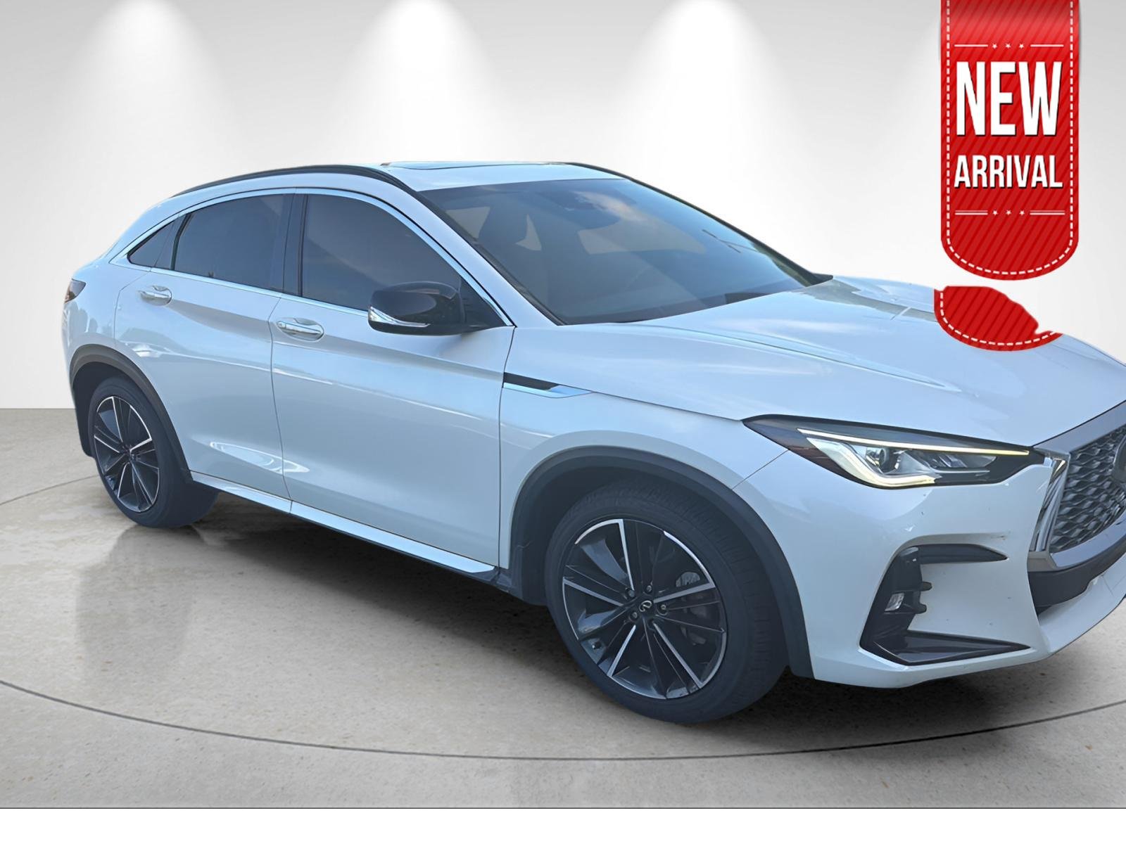 Used 2023 Majestic White INFINITI LUXE image 1