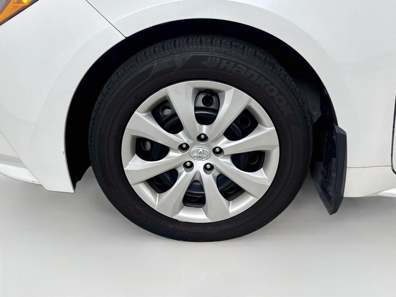 Used 2025 Wind Chill Pearl Toyota LE image 29