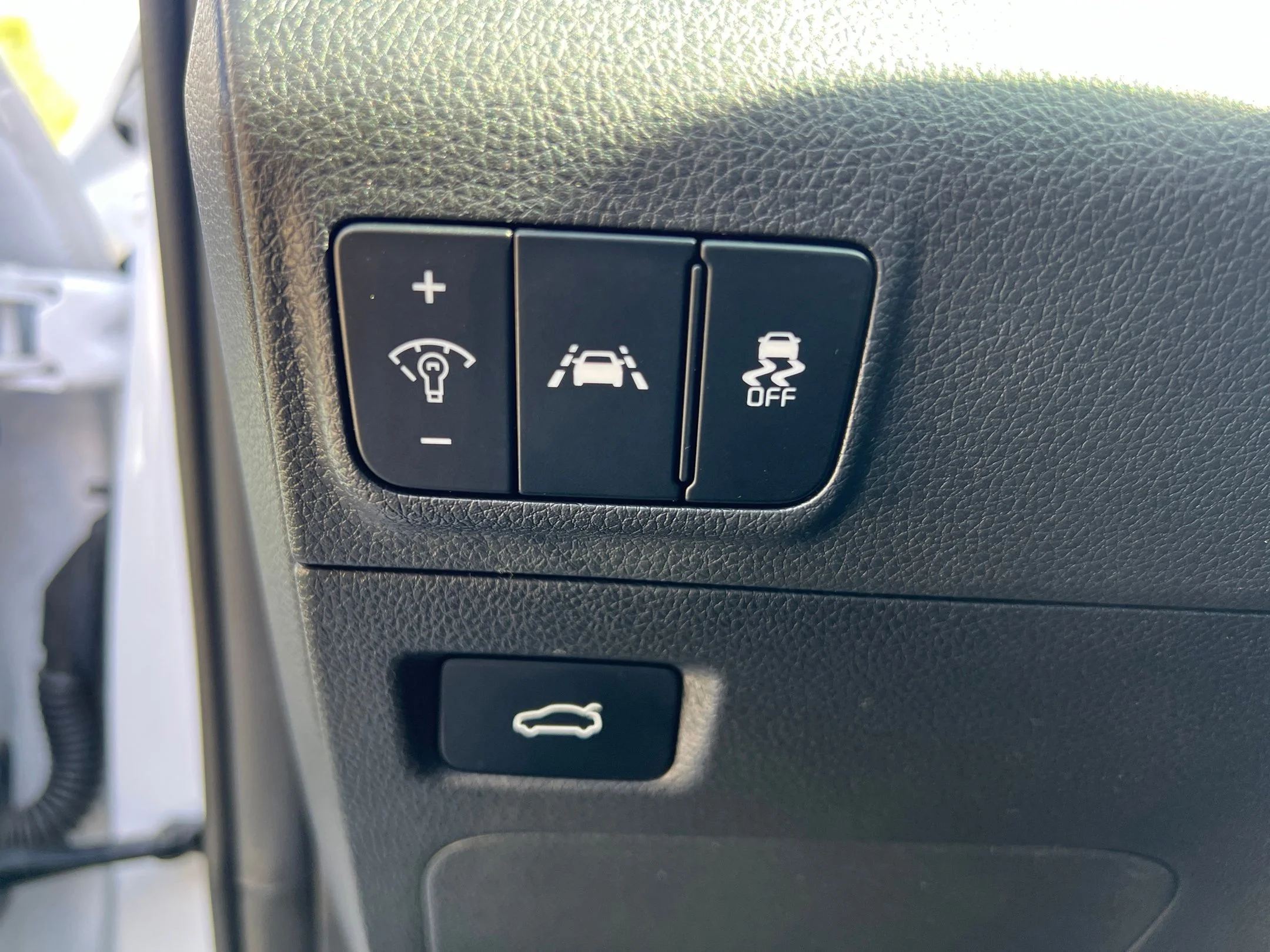 Used 2022 White Kia EX image 16