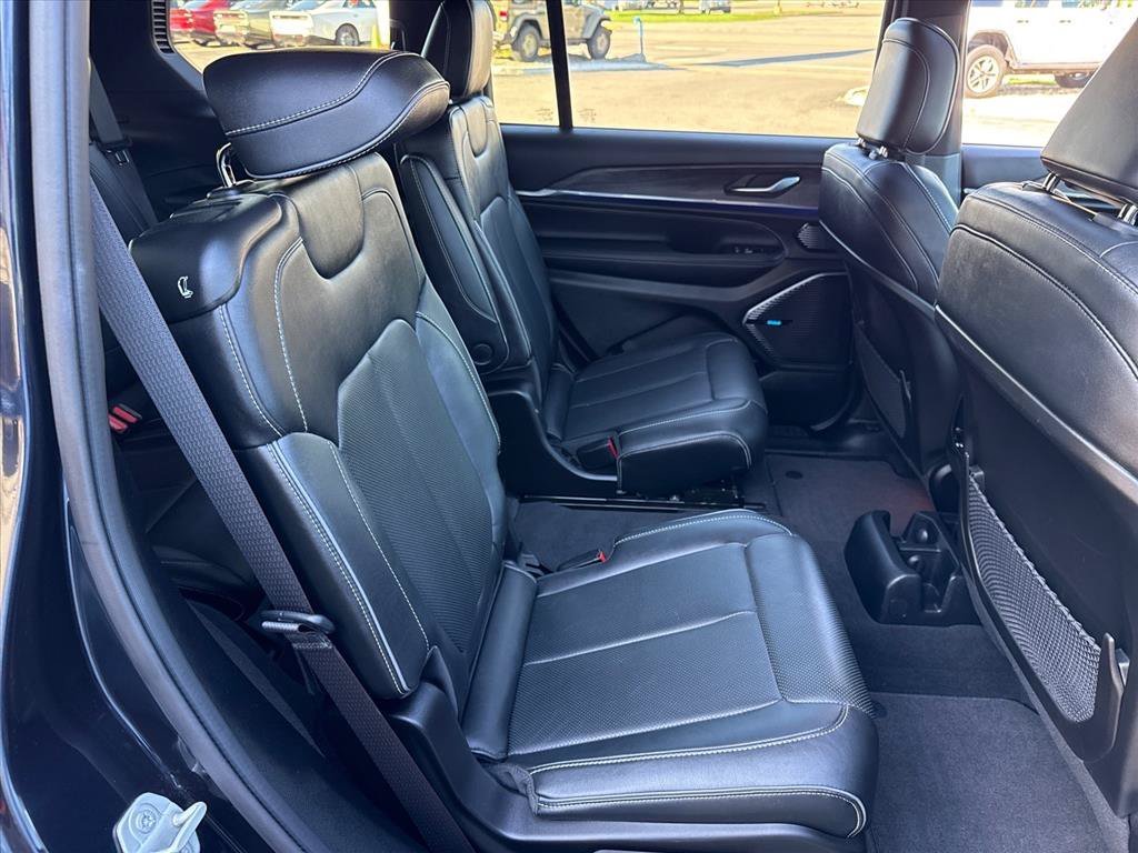 Used 2023 Midnight Sky Jeep Overland image 28