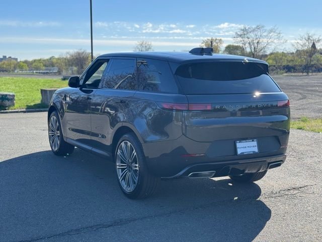 New 2026 Carpathian Grey Land Rover SE image 3