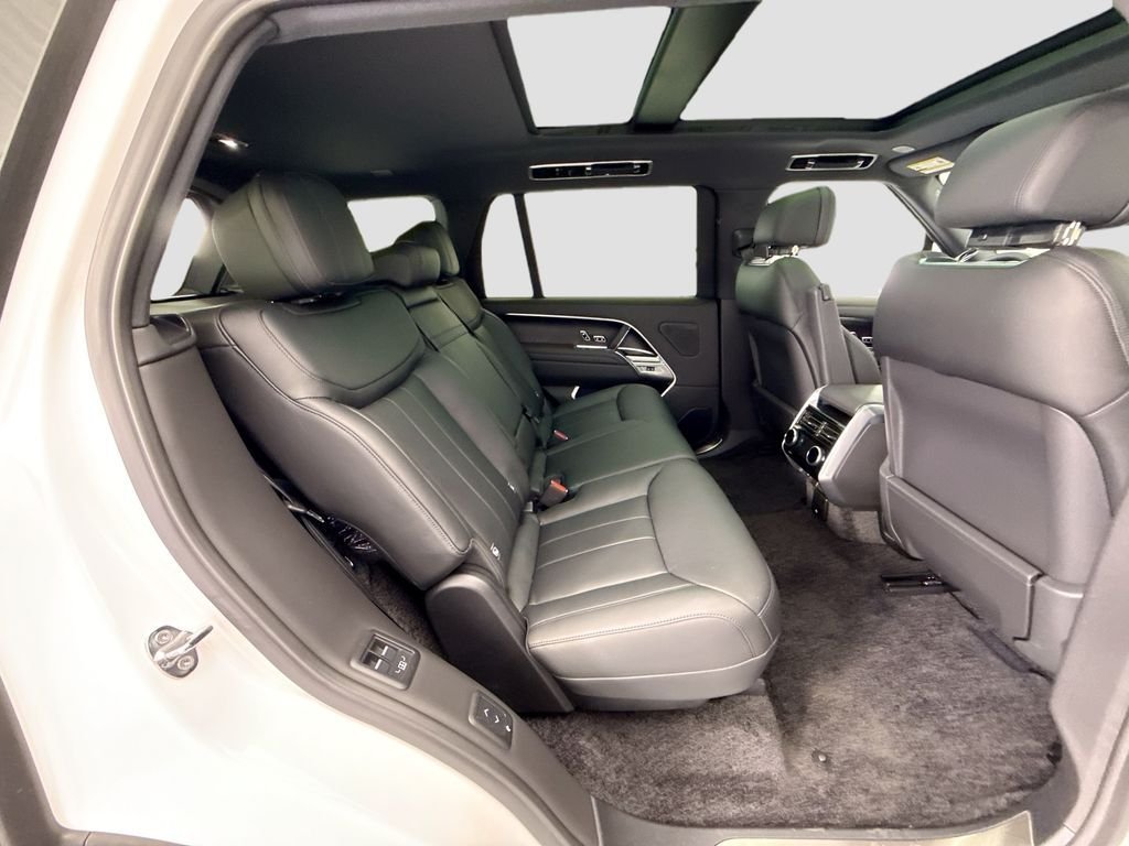 New 2026 Ostuni Pearl White Land Rover SE image 22