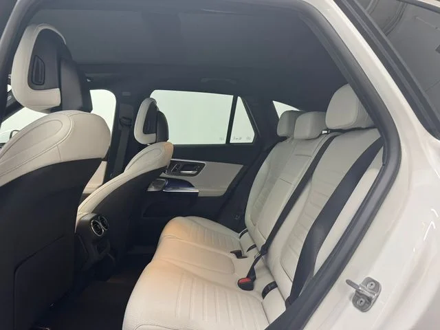 New 2026 MANUFAKTUR Moonlight Whit Mercedes-Benz GLC 300 image 19