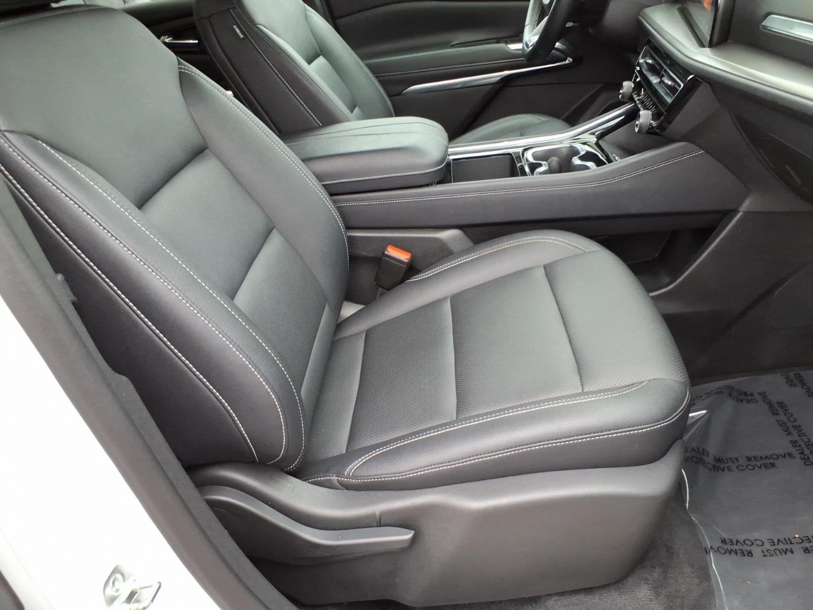 Used 2025 Summit White Chevrolet AWD LT image 18