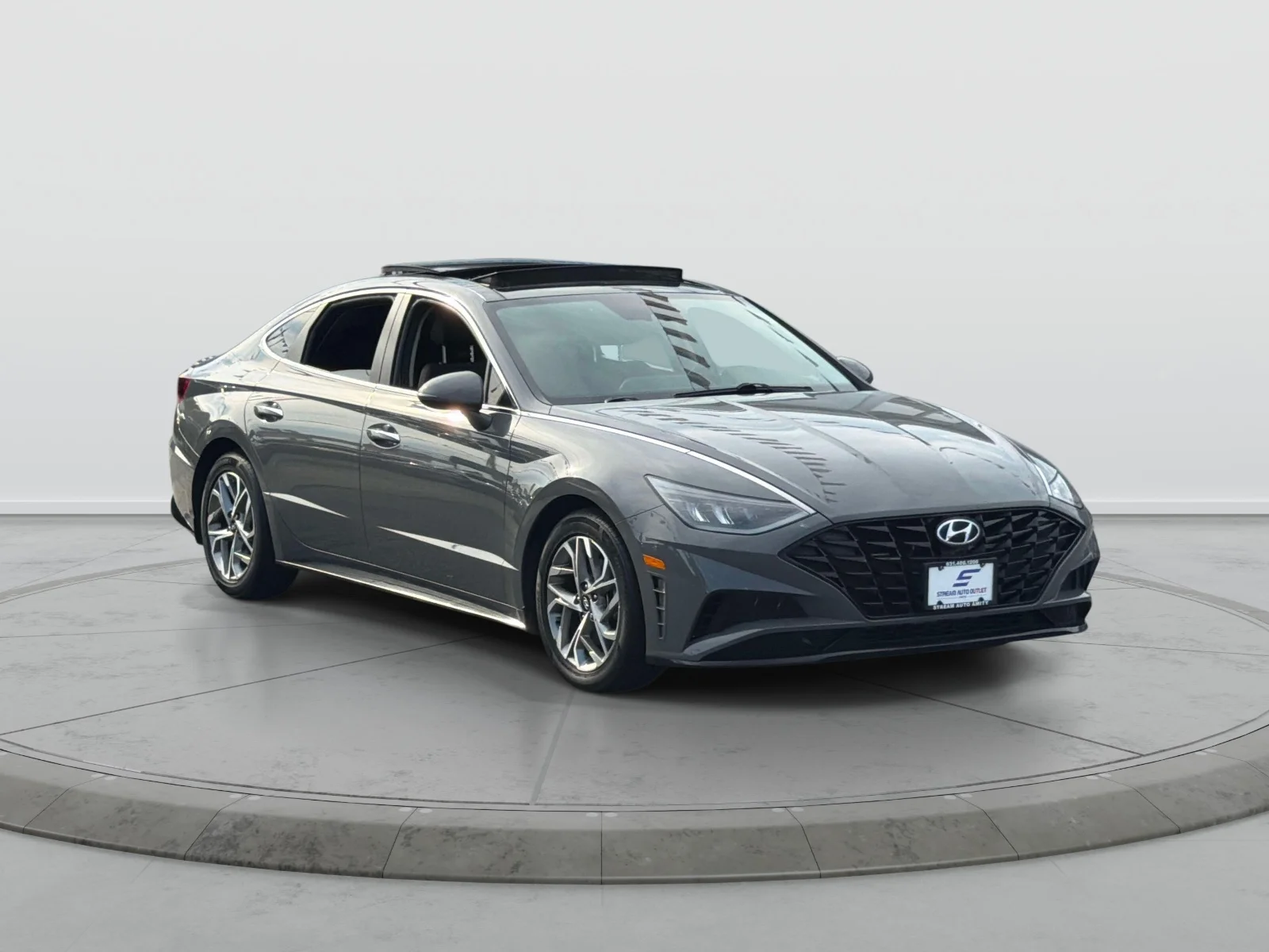 Used 2021 Gray Hyundai SEL image 1