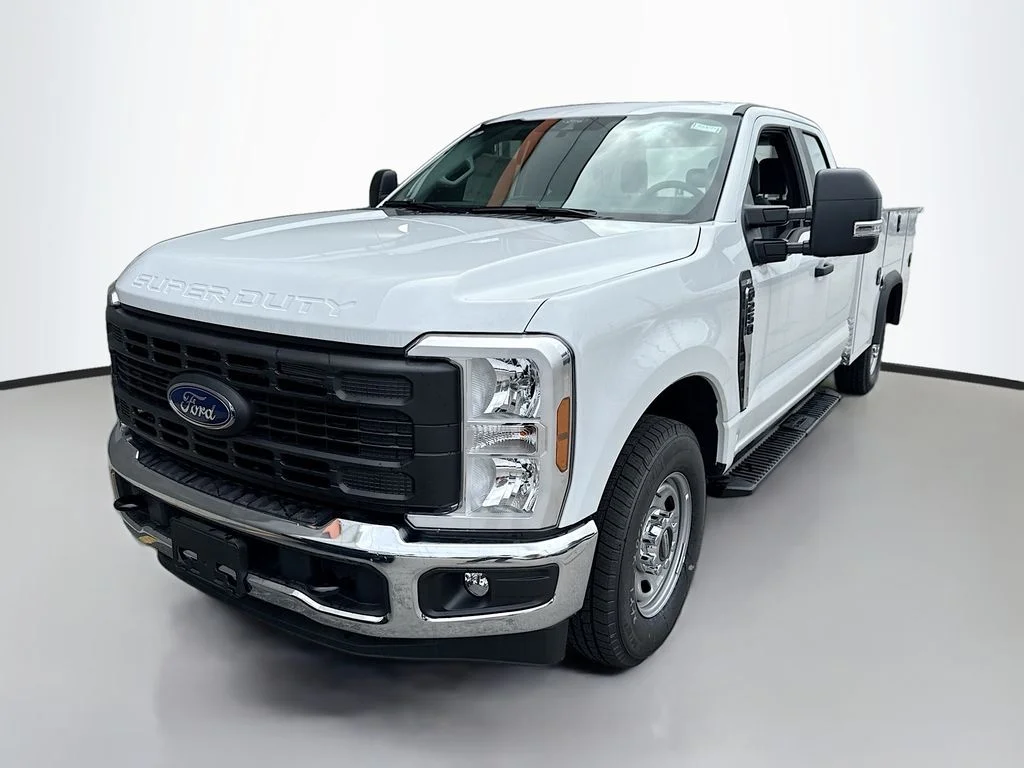 New 2026 Oxford White Ford XL image 3