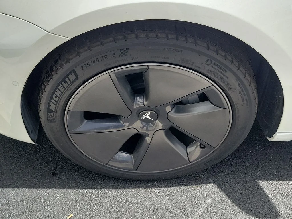Used 2021 White Tesla Standard Range Plus image 7