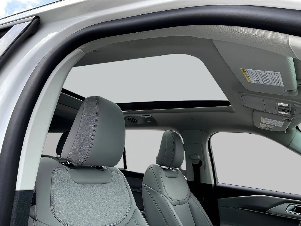 New 2026 Star White Metallic Tri-Coat Ford Active image 36