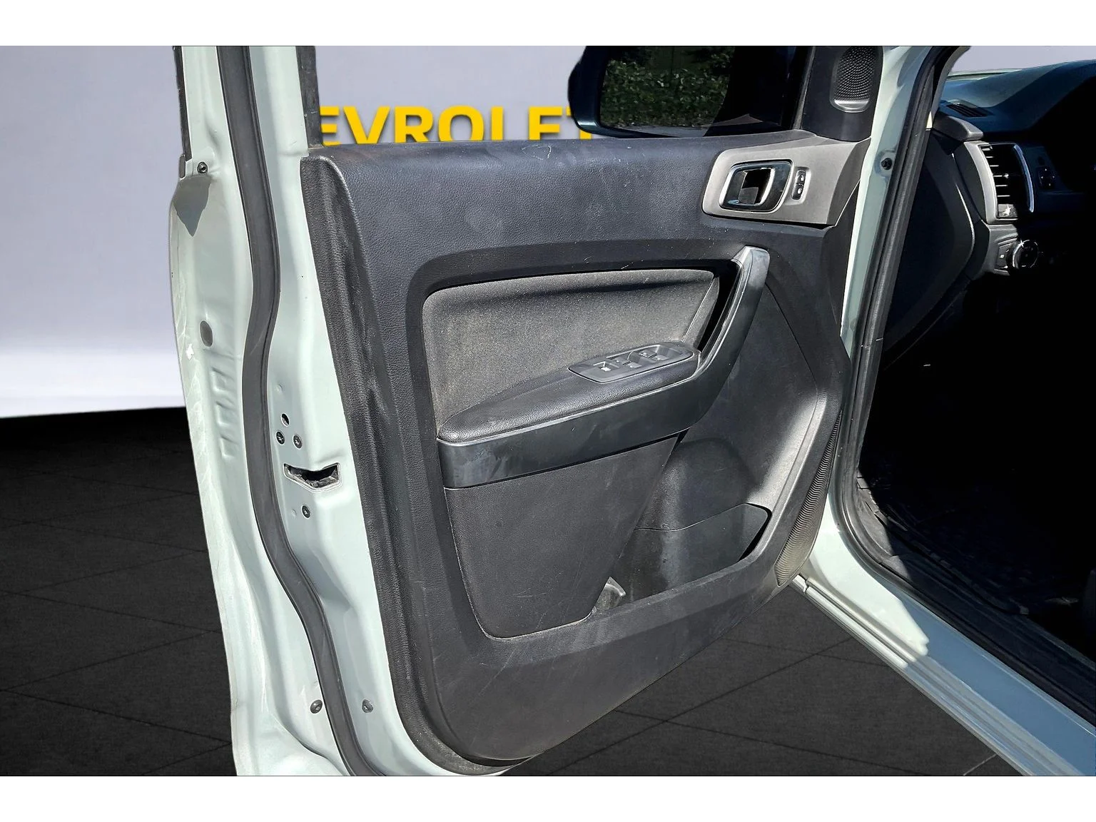 Used 2021  Ford XL image 16