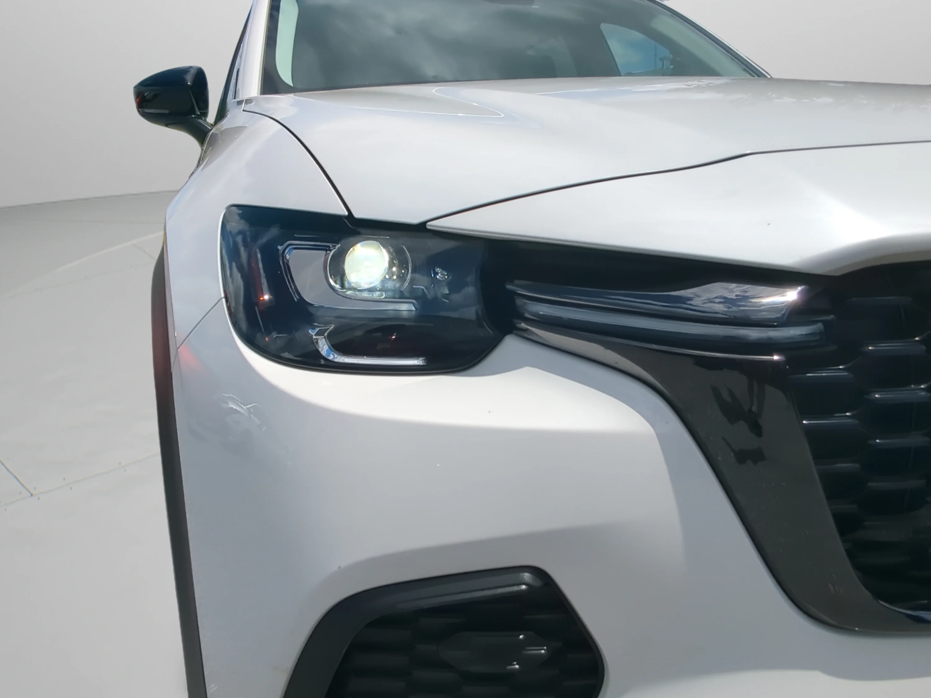 Used 2025 Rhodium White Premium Mazda Premium Package image 9