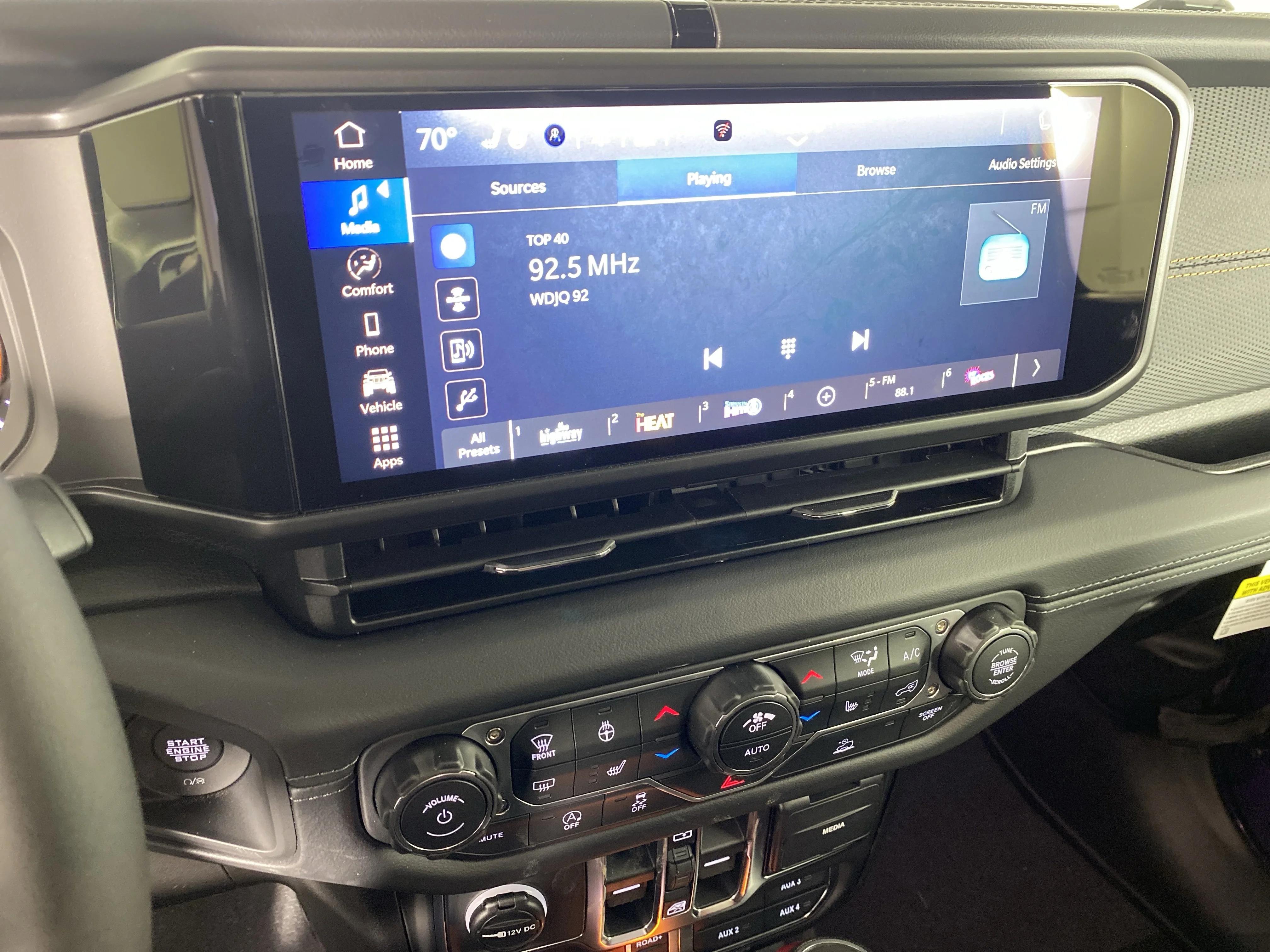 New 2026 Reign Exterior Paint Jeep Mojave image 24
