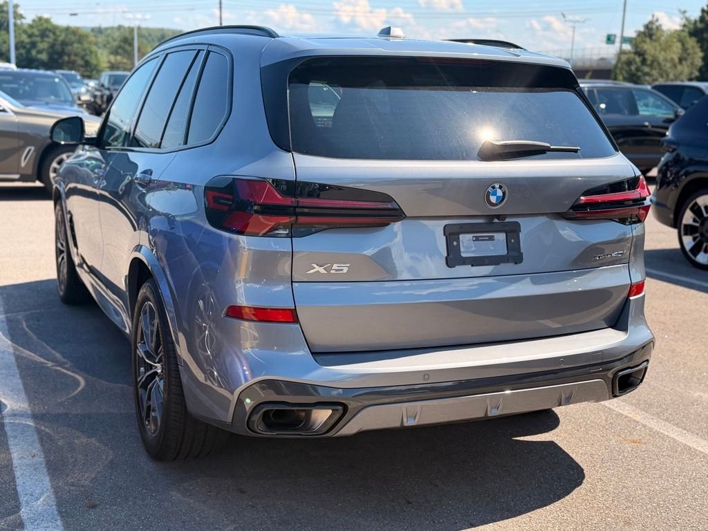 Used 2026 Skyscraper Grey Metallic BMW xDrive40i image 3