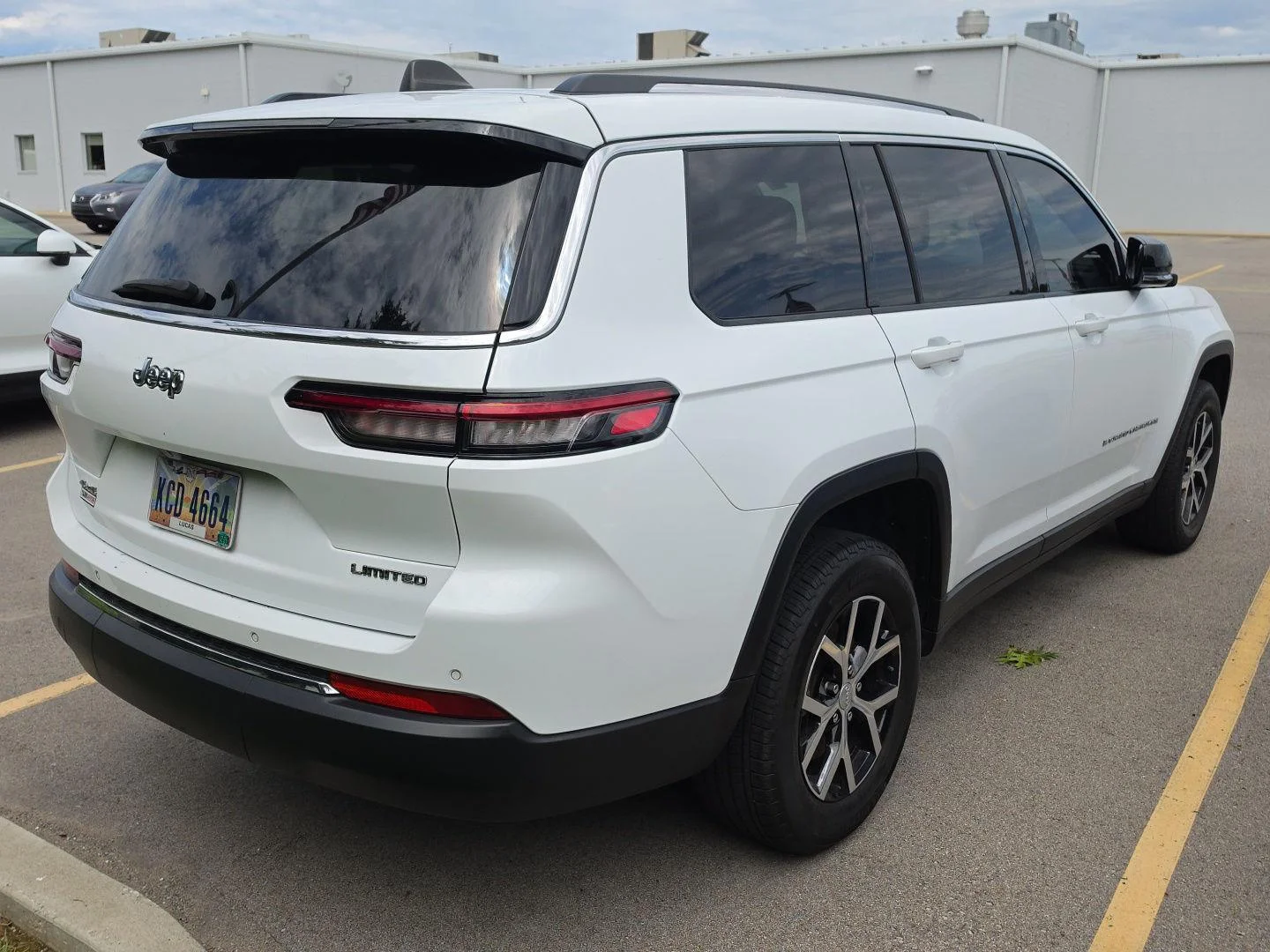 Used 2023 Bright White Clearcoat Jeep Limited image 3