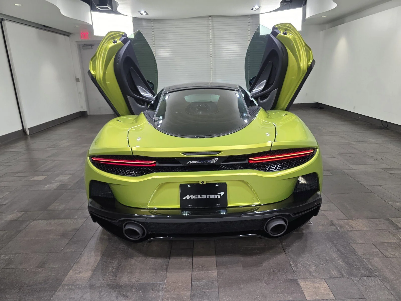 Used 2022 Flux Green McLaren  image 23