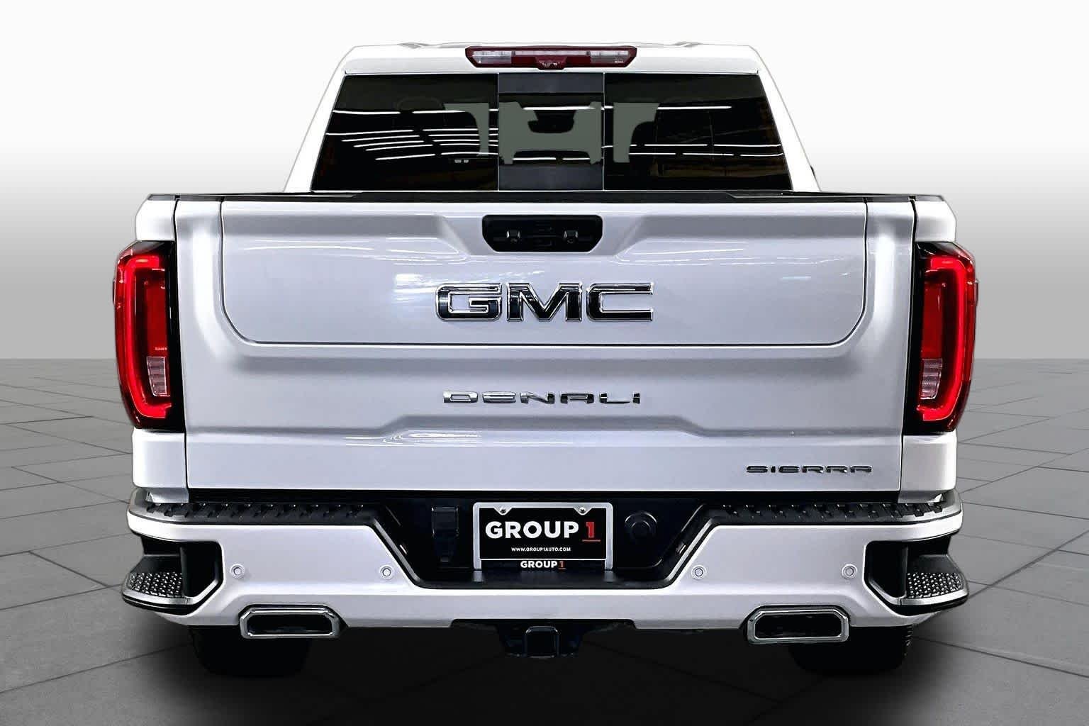 Used 2022 White Frost Tricoat GMC Denali Ultimate image 5