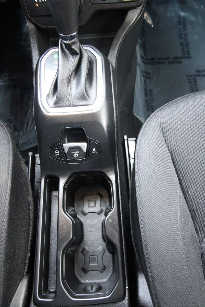 Used 2021 Black Jeep Latitude image 24