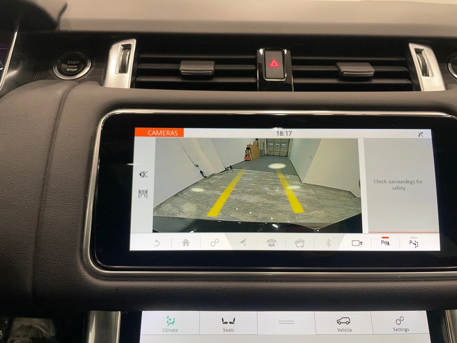 Used 2019 BLACK Land Rover HSE image 22