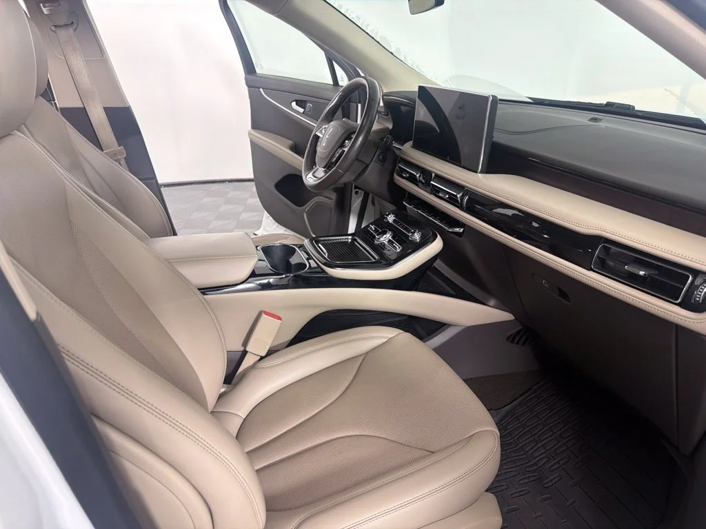 Used 2022 White Metallic Lincoln Reserve image 23