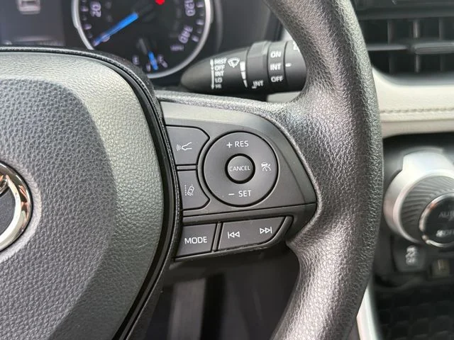 Used 2021  Toyota XLE image 17