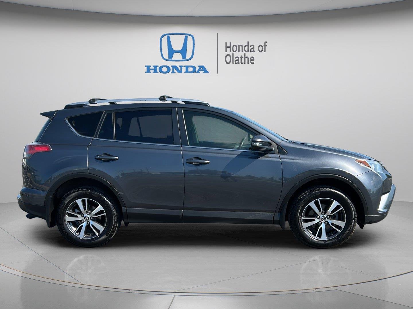 Used 2016 Toyota RAV4 XLE with VIN JTMWFREV4GD087776 for sale in Kansas City