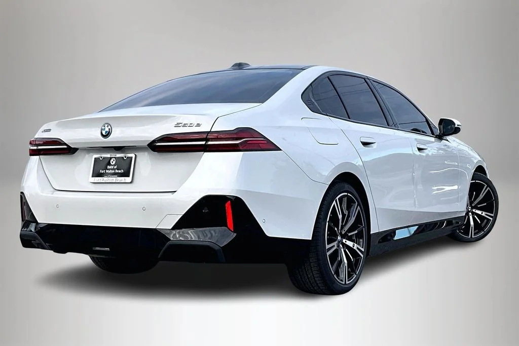 2026 BMW 5 Series 550e - Photo 21