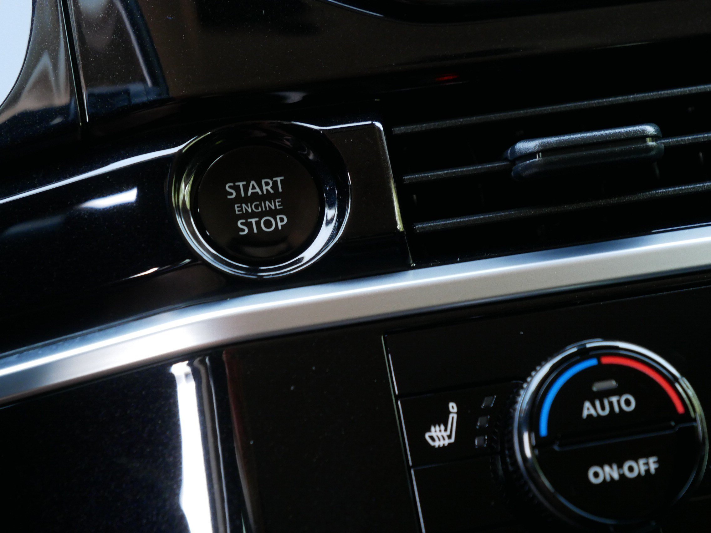 Certified Used 2025 Super Black Nissan SV image 33