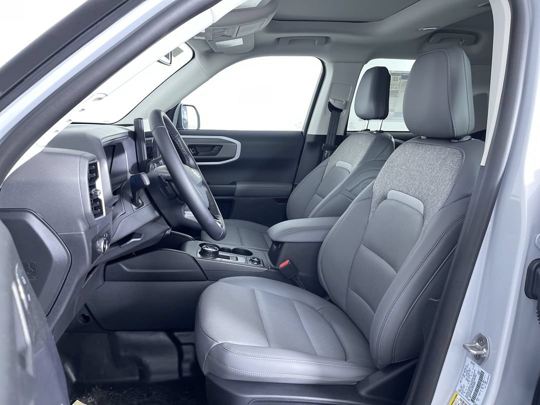 Used 2026 Space White Metallic Ford Badlands image 15