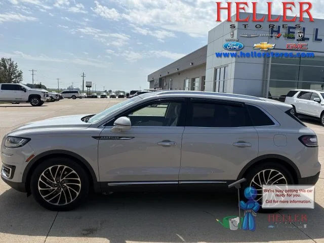 Used 2019 Pearl Metallic Lincoln Reserve image 1
