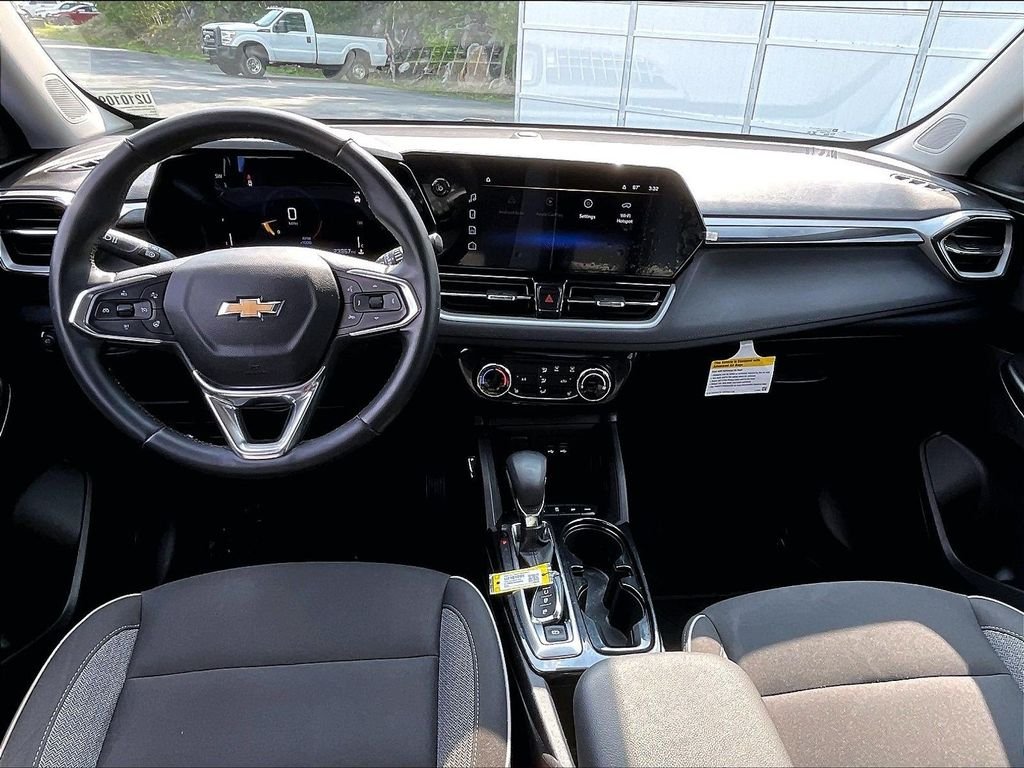 Used 2024 Fountain Blue Chevrolet LT image 21