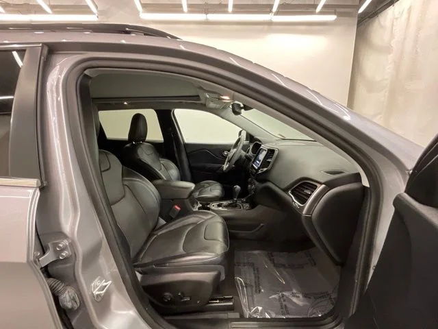 Used 2022 Silver Jeep Limited image 23