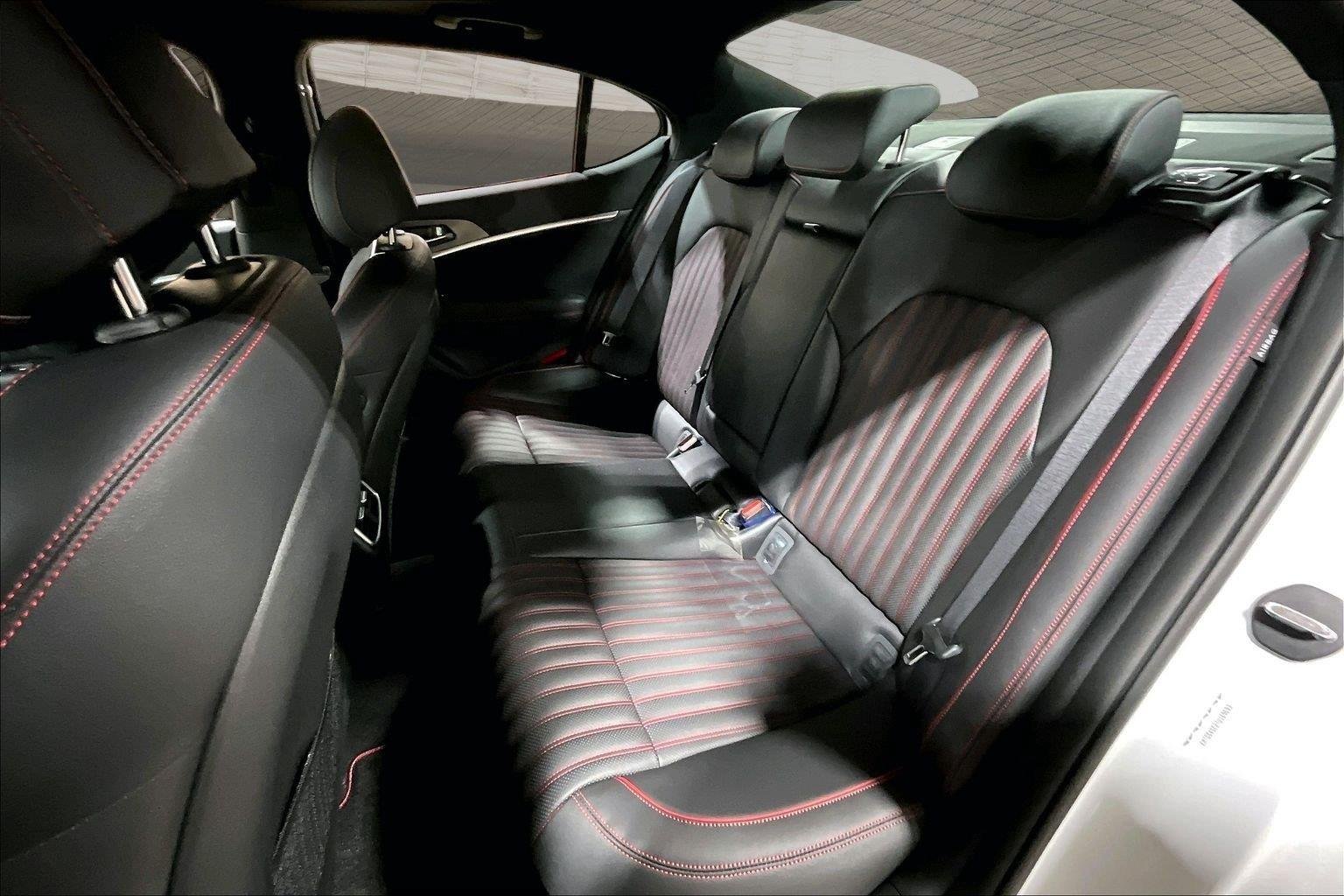 New 2026 Uyuni White Genesis 3.3T SPORT PRESTIGE image 31