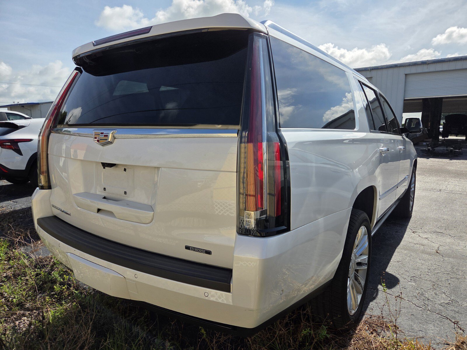 Used 2018 Crystal White Tricoat Cadillac Platinum image 3