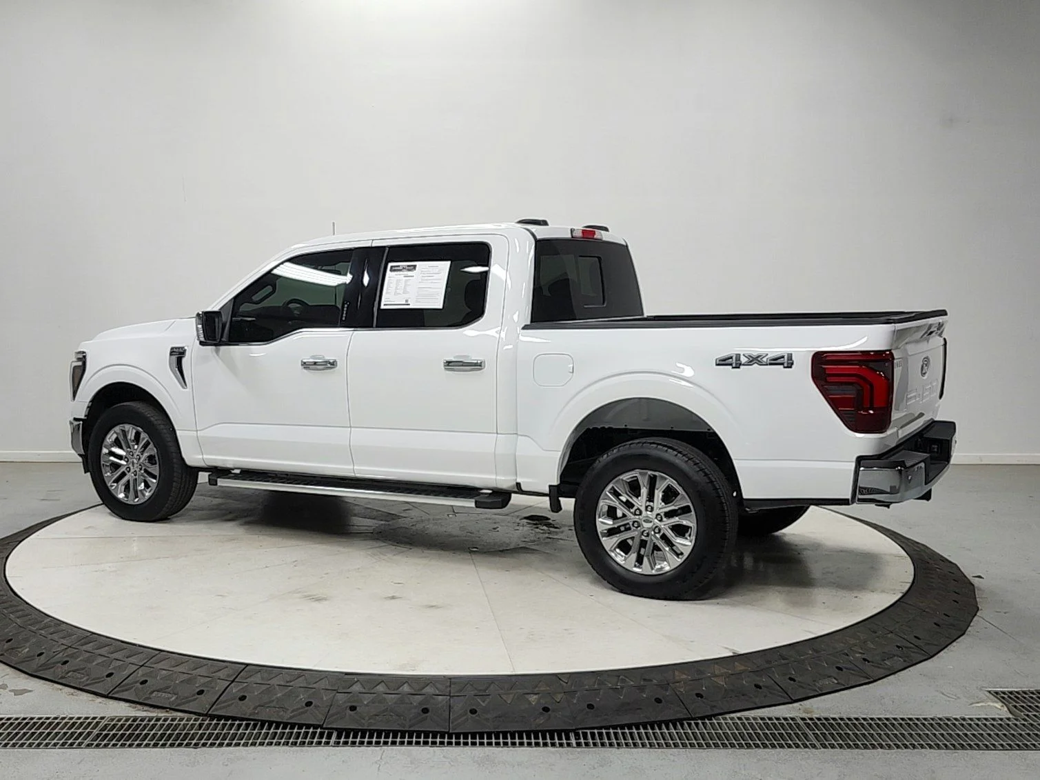 Used 2024 White Ford Lariat image 5